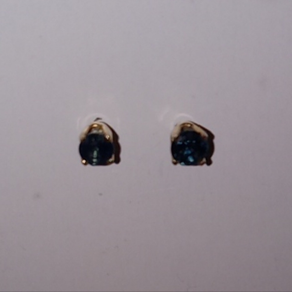 Elegant Sapphire 14k Gold Stud Earrings